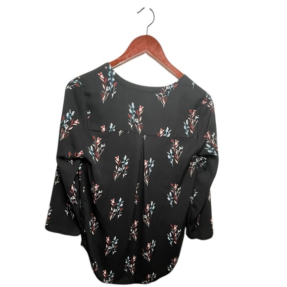 Daniel Rainn Womens Hi-Low Split Neck Blouse Top Size: S Color: Black Flora - Picture 2 of 10